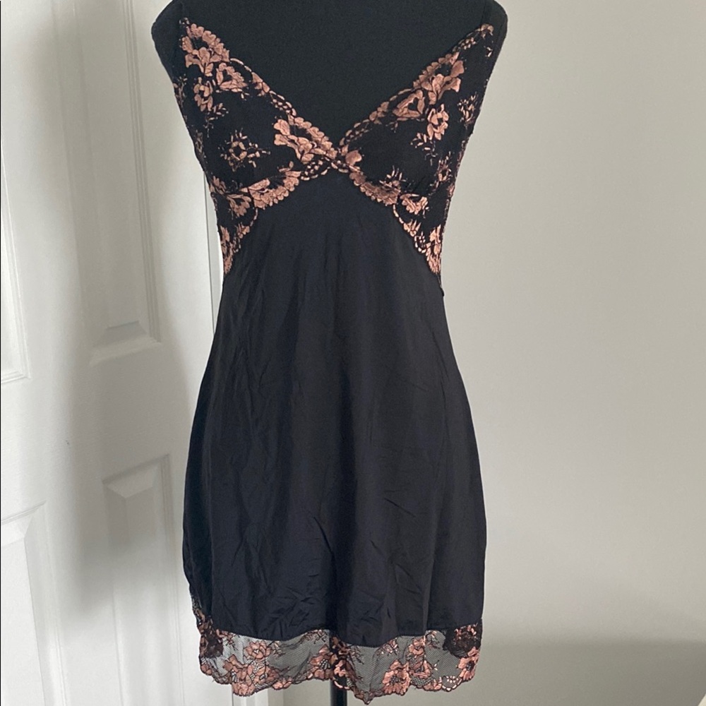 Elegant Black and Pink Lace Sleep wear